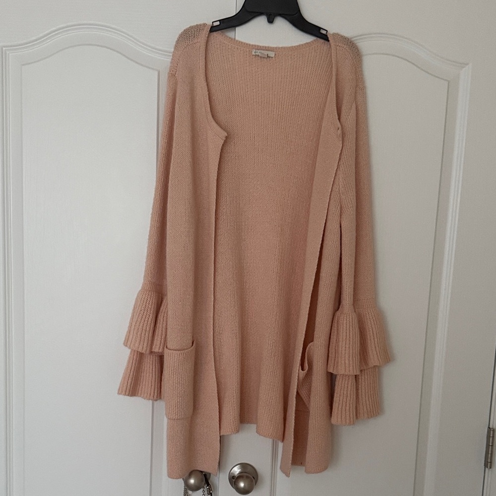 Elegant Women's Pink cardigan - double trumpet sleeves and front pockets